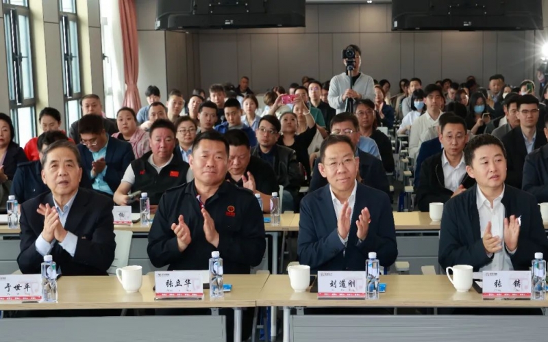 天津首場鐵路物流運(yùn)輸專場推介會在榮程集團(tuán)順利召開，開創(chuàng)先河！