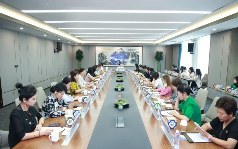 喜迎七一 向黨獻(xiàn)禮 - 張榮華主席與淄博市女企業(yè)家商會一行座談交流，凝聚她力量，展現(xiàn)她擔(dān)當(dāng)！