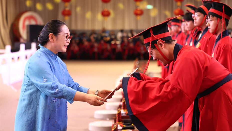 金秋揚(yáng)帆，逐夢(mèng)遠(yuǎn)航！榮程學(xué)子成人禮儀式